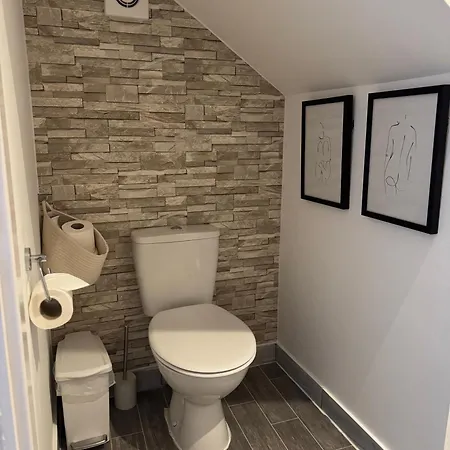 Apartment One Abbey Court *