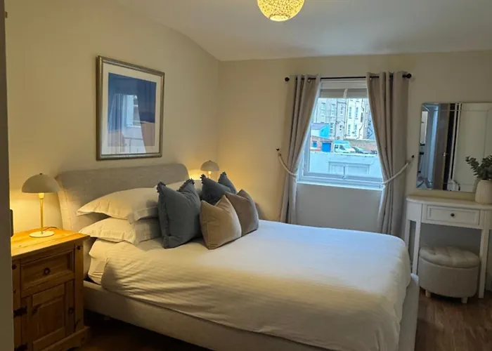 Apartment One Abbey Court *